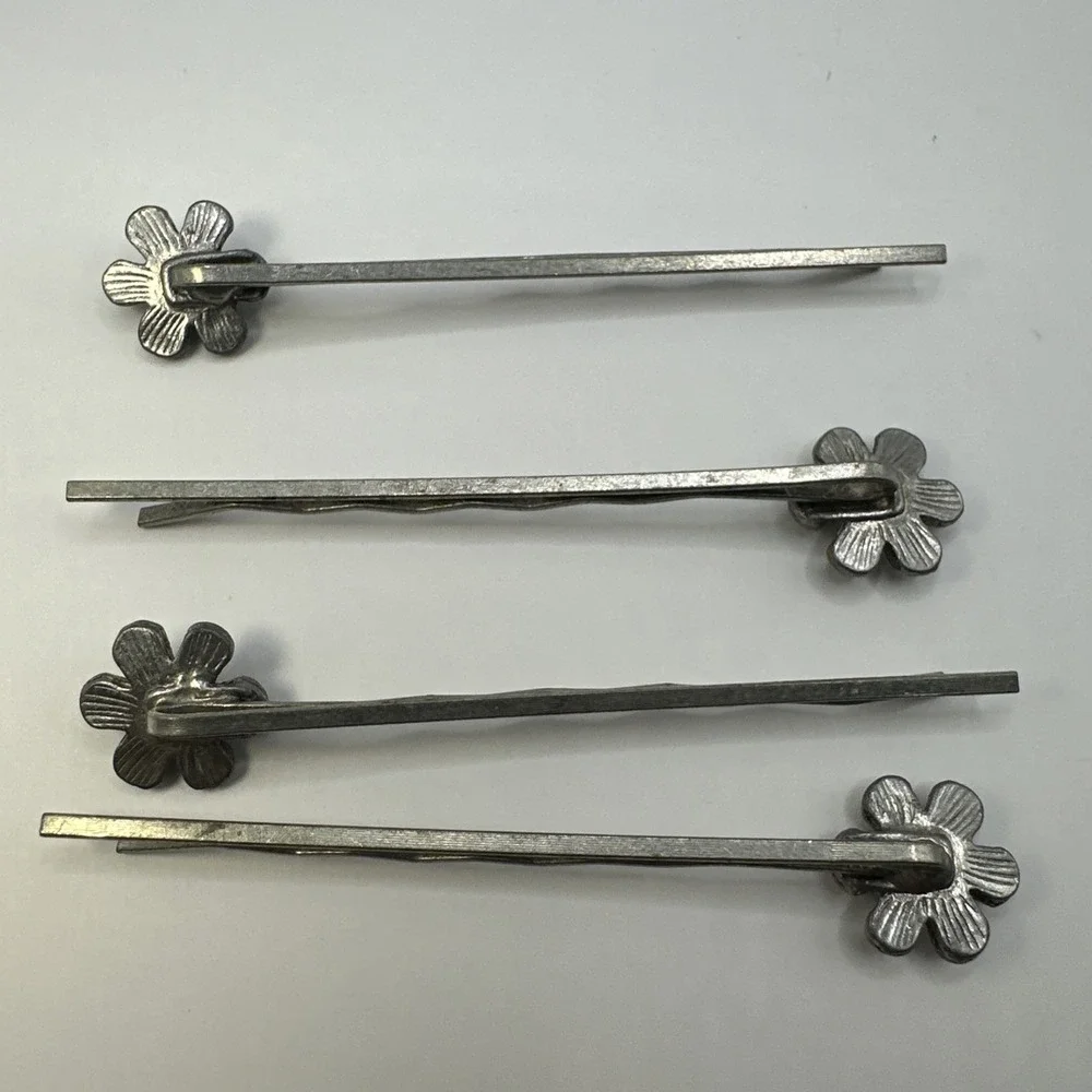 Vintage Y2K Flower Bobby‎ Pins accented with central rhinestone